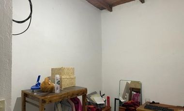 Amplio lote de 420 metros con 2 casas y pileta a mts del río.