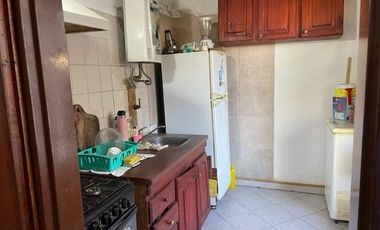 Amplio lote de 420 metros con 2 casas y pileta a mts del río.