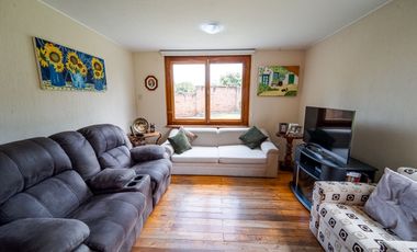 TERRENO DE 2.386 M² CON CASA ESTILO SUIZO