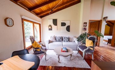 TERRENO DE 2.386 M² CON CASA ESTILO SUIZO