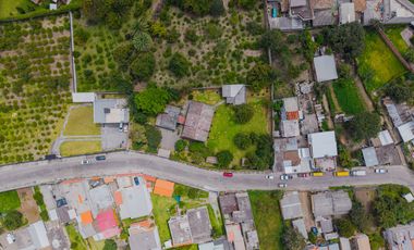 TERRENO DE 2.386 M² CON CASA ESTILO SUIZO