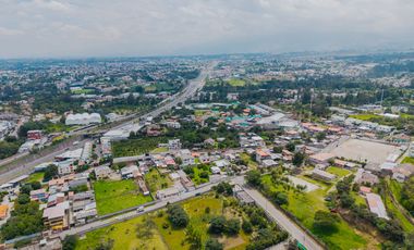 TERRENO DE 2.386 M² CON CASA ESTILO SUIZO