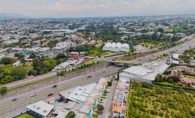 TERRENO DE 2.386 M² CON CASA ESTILO SUIZO