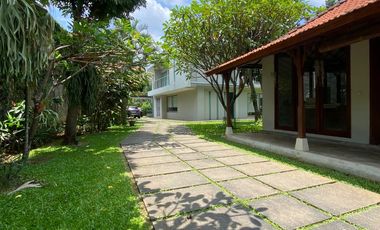 Dijual Rumah Mewah And Modern Seperti Resort dengan Taman Indah di Intan Cilandak Jakarta Selatan