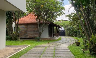 Dijual Rumah Mewah And Modern Seperti Resort dengan Taman Indah di Intan Cilandak Jakarta Selatan