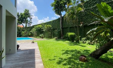 Dijual Rumah Mewah And Modern Seperti Resort dengan Taman Indah di Intan Cilandak Jakarta Selatan