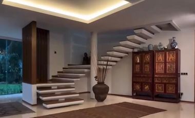 Dijual Rumah Mewah And Modern Seperti Resort dengan Taman Indah di Intan Cilandak Jakarta Selatan