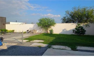 Quinta en Venta – con Alberca Fraccionamiento Hacienda San Pedro, en Zuazua, N.L.