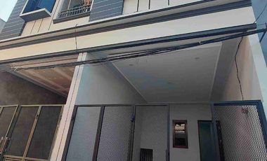 RUMAH BARU 3 LANTAI SIAP HUNI PADEMANGAN TIMUR