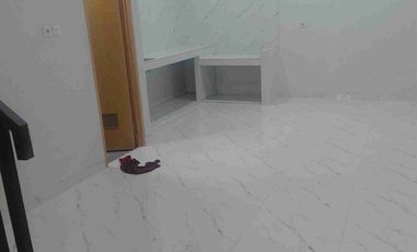 RUMAH BARU 3 LANTAI SIAP HUNI PADEMANGAN TIMUR
