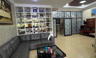 Dijual Rumah Komplek Green Ville 2,5 Lantai Furnished Luas 500m2 SHM Area Komplek Greenville Duri Kepa Jakarta Barat