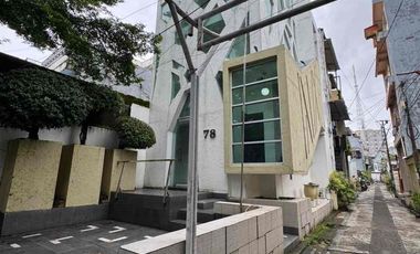 dijual bangunan  kantor cocok untuk rumah tinggal tempat usaha dan lainya lokasi tengah kota makassar, dekt rs lanuang baji dan swalayan satu sama