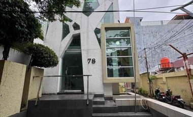 dijual bangunan  kantor cocok untuk rumah tinggal tempat usaha dan lainya lokasi tengah kota makassar, dekt rs lanuang baji dan swalayan satu sama