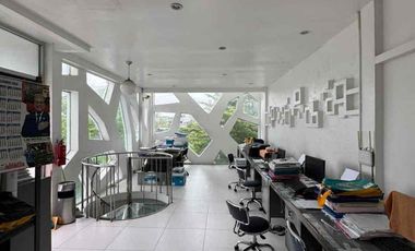 dijual bangunan  kantor cocok untuk rumah tinggal tempat usaha dan lainya lokasi tengah kota makassar, dekt rs lanuang baji dan swalayan satu sama