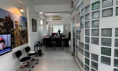 dijual bangunan  kantor cocok untuk rumah tinggal tempat usaha dan lainya lokasi tengah kota makassar, dekt rs lanuang baji dan swalayan satu sama