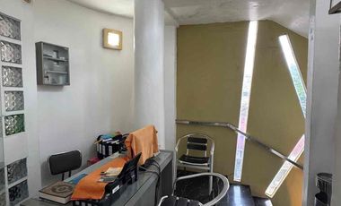 dijual bangunan  kantor cocok untuk rumah tinggal tempat usaha dan lainya lokasi tengah kota makassar, dekt rs lanuang baji dan swalayan satu sama