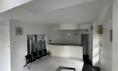 dijual bangunan  kantor cocok untuk rumah tinggal tempat usaha dan lainya lokasi tengah kota makassar, dekt rs lanuang baji dan swalayan satu sama