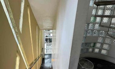 dijual bangunan  kantor cocok untuk rumah tinggal tempat usaha dan lainya lokasi tengah kota makassar, dekt rs lanuang baji dan swalayan satu sama