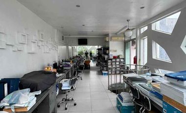 dijual bangunan  kantor cocok untuk rumah tinggal tempat usaha dan lainya lokasi tengah kota makassar, dekt rs lanuang baji dan swalayan satu sama