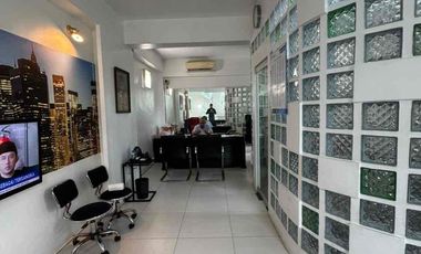 dijual bangunan  kantor cocok untuk rumah tinggal tempat usaha dan lainya lokasi tengah kota makassar, dekt rs lanuang baji dan swalayan satu sama