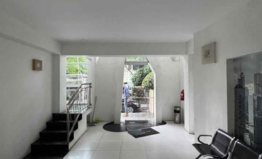 dijual bangunan  kantor cocok untuk rumah tinggal tempat usaha dan lainya lokasi tengah kota makassar, dekt rs lanuang baji dan swalayan satu sama