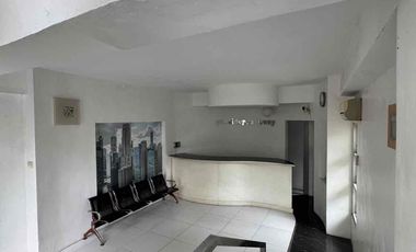 dijual bangunan  kantor cocok untuk rumah tinggal tempat usaha dan lainya lokasi tengah kota makassar, dekt rs lanuang baji dan swalayan satu sama