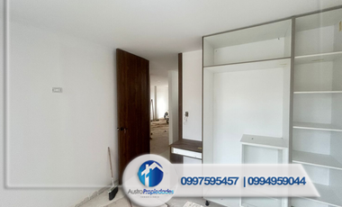 Venta de Casa con 4 Departamentos  sector Racar Plaza, Cerca del Centro comercial Racar Plaza, Cuenca