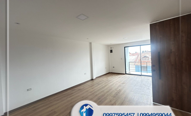Venta de Casa con 4 Departamentos  sector Racar Plaza, Cerca del Centro comercial Racar Plaza, Cuenca