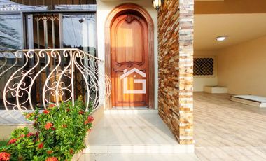 Casa en Venta en Unioro, Machala – Amplia y Remodelada