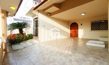 Casa en Venta en Unioro, Machala – Amplia y Remodelada