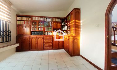 Casa en Venta en Unioro, Machala – Amplia y Remodelada