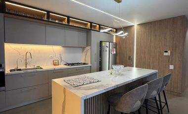 Torre del vento, Cabecera