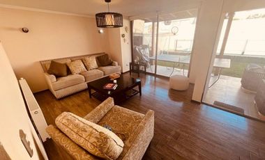 Casa sólida en condominio Lomas del Sol | 4 Dormitorios, Piscina y Quincho | Sector El Sol, Quilpué