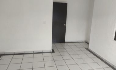 - “Amplia casa de 4 recámaras con jardín y cisterna en Col. Rancho Cortés – cerca de autopista y plazas” Zona fresca