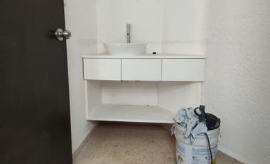 - “Amplia casa de 4 recámaras con jardín y cisterna en Col. Rancho Cortés – cerca de autopista y plazas” Zona fresca