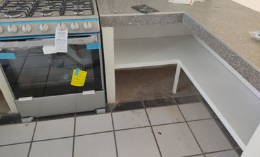 - “Amplia casa de 4 recámaras con jardín y cisterna en Col. Rancho Cortés – cerca de autopista y plazas” Zona fresca