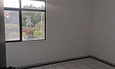 - “Amplia casa de 4 recámaras con jardín y cisterna en Col. Rancho Cortés – cerca de autopista y plazas” Zona fresca