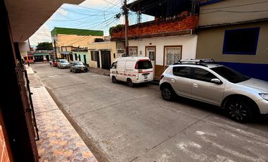 CASA LOTE A DOS CUADRAS UNIVERSIDAD DE IBAGUE BARRIO AMBALA CERCA AV