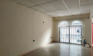 Departamento de alquiler en la Alborada, 1 parqueo, 2 dormitorios, P. Baja.