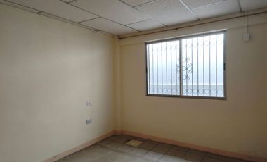 Departamento de alquiler en la Alborada, 1 parqueo, 2 dormitorios, P. Baja.