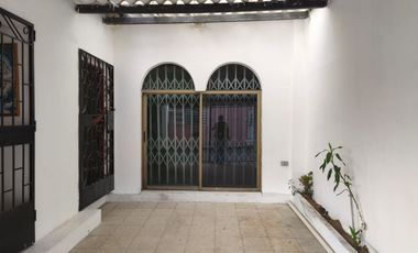 Departamento de alquiler en la Alborada, 1 parqueo, 2 dormitorios, P. Baja.