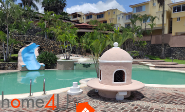 Casa en condominio con doble filtro de seguridad.