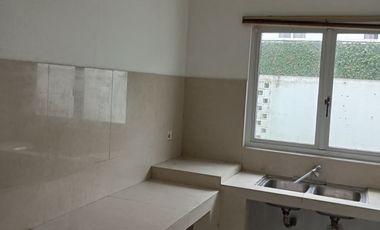 DISEWAKAN RUMAH 5 KAMAR TIDUR DI JAKARTA GARDEN CITY CAKUNG JAKARTA TIMUR