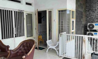Rumah Kost 2 Lantai VIP Dijual GKB Manyar Gresik