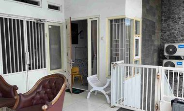 Rumah Kost 2 Lantai VIP Dijual GKB Manyar Gresik
