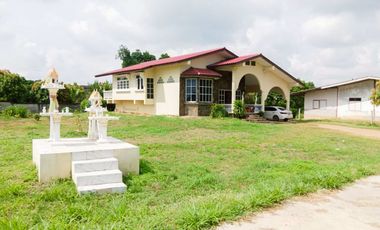Ready-to-Move-In Single House at the End of a Private Alley – Spacious Plot in Hua Samrong, Plaeng Yao, Chachoengsao