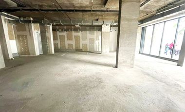 ARRIENDO Local Comercial de 203,86m2, Metro Manuel Montt