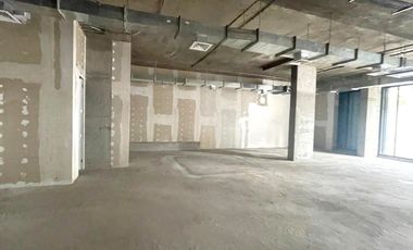ARRIENDO Local Comercial de 203,86m2, Metro Manuel Montt