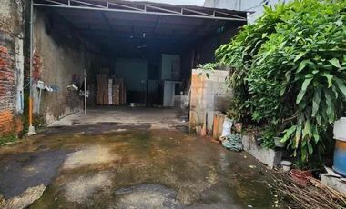 gudaang.     tnh. luas. cck. untuk. kos2an.  gudang.   rumah. jg.   tanah. luas. hrg. mini.     jual. cpt.   cash.  only.