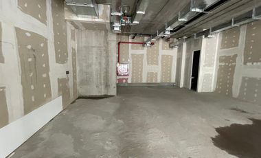 ARRIENDO Local Comercial de 95,39 m2, Metro Manuel Montt
